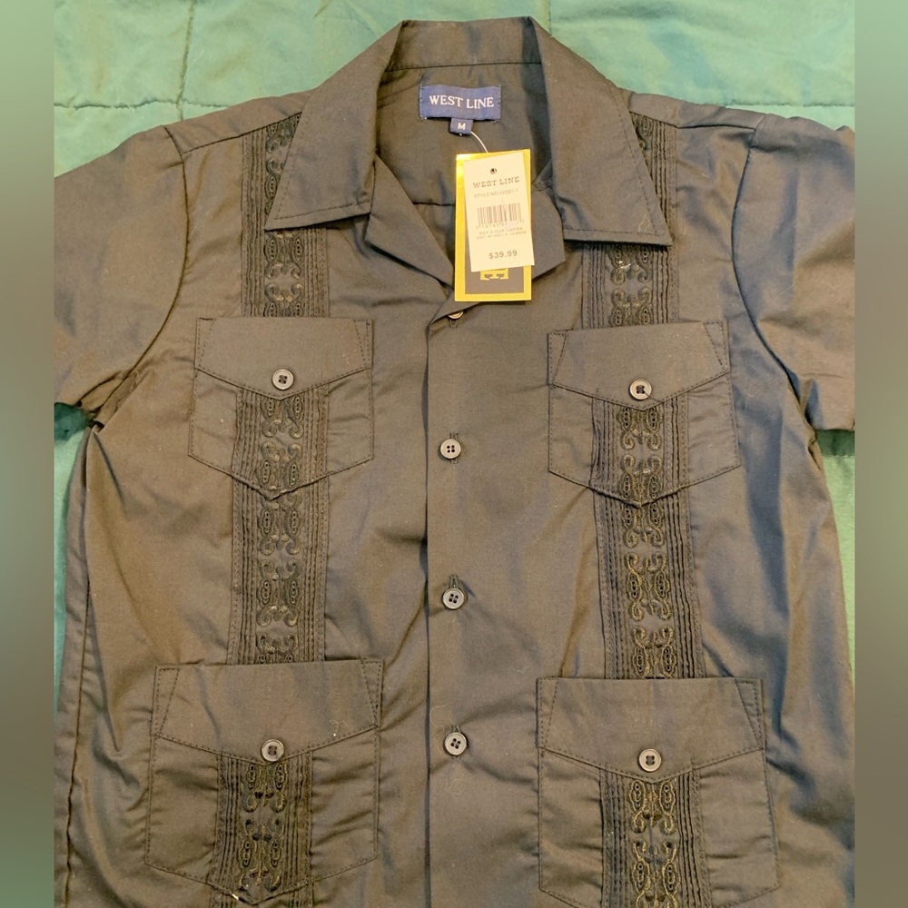 NWT kids’ Cuban guayabera, size medium